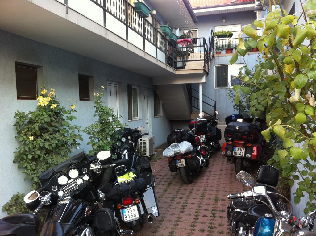 Hostel Tropical Drobeta Turnu Severin Exterior photo